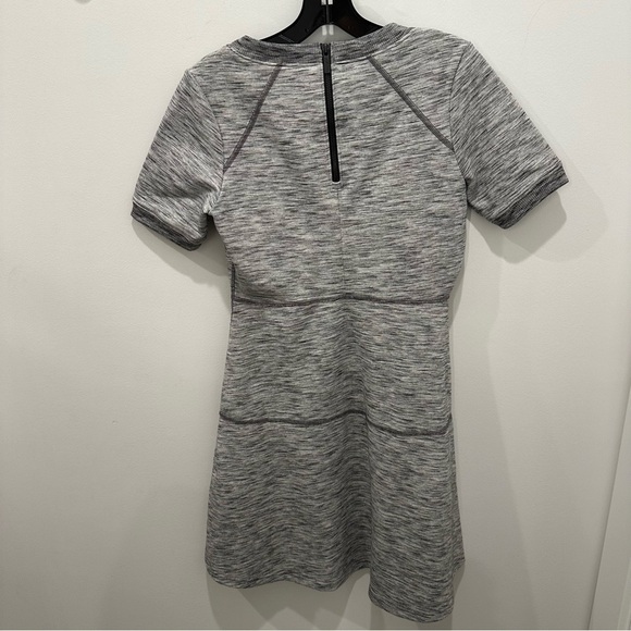 Athleta En Route Light Heather Gray Spacedye Short Sleeve Sweatshirt Dress - Picture 9 of 10